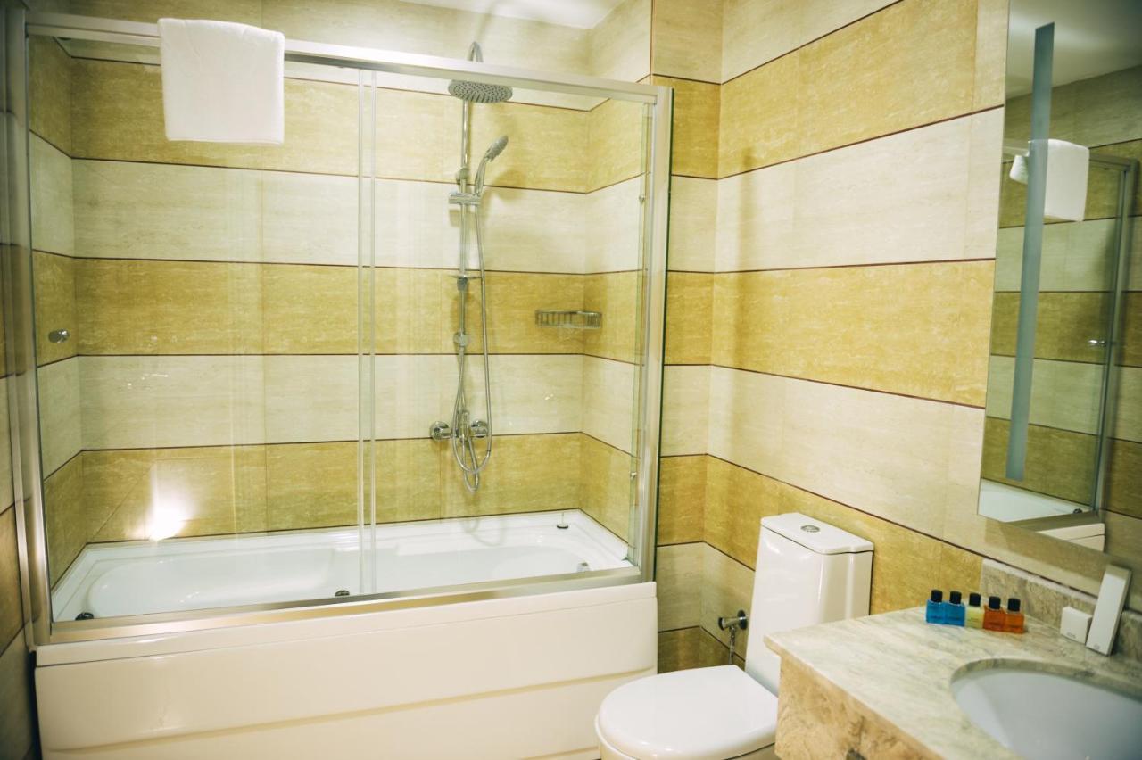 Emerald Suite Hotel Baku Rum bild