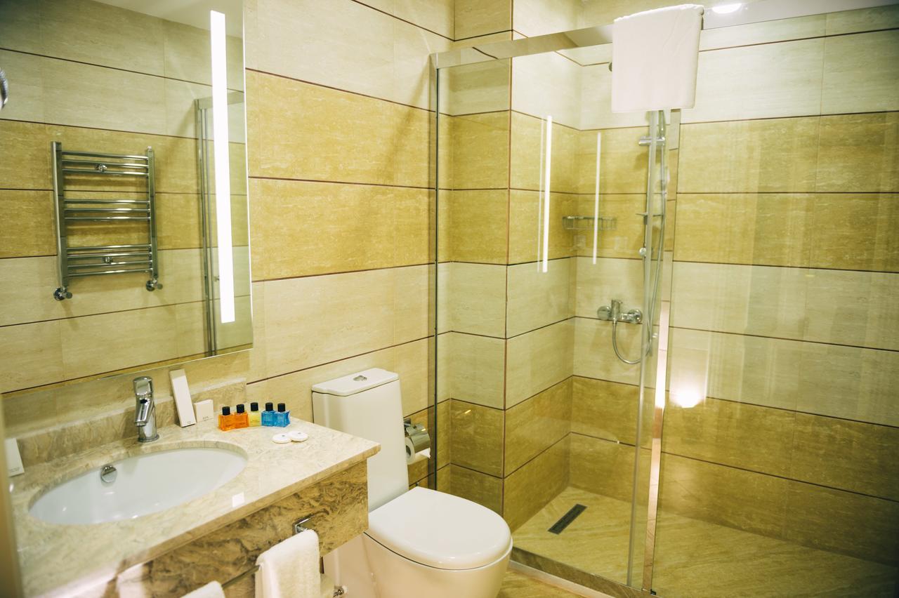 Emerald Suite Hotel Baku Exteriör bild