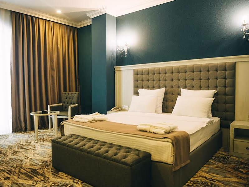 Emerald Suite Hotel Baku Exteriör bild