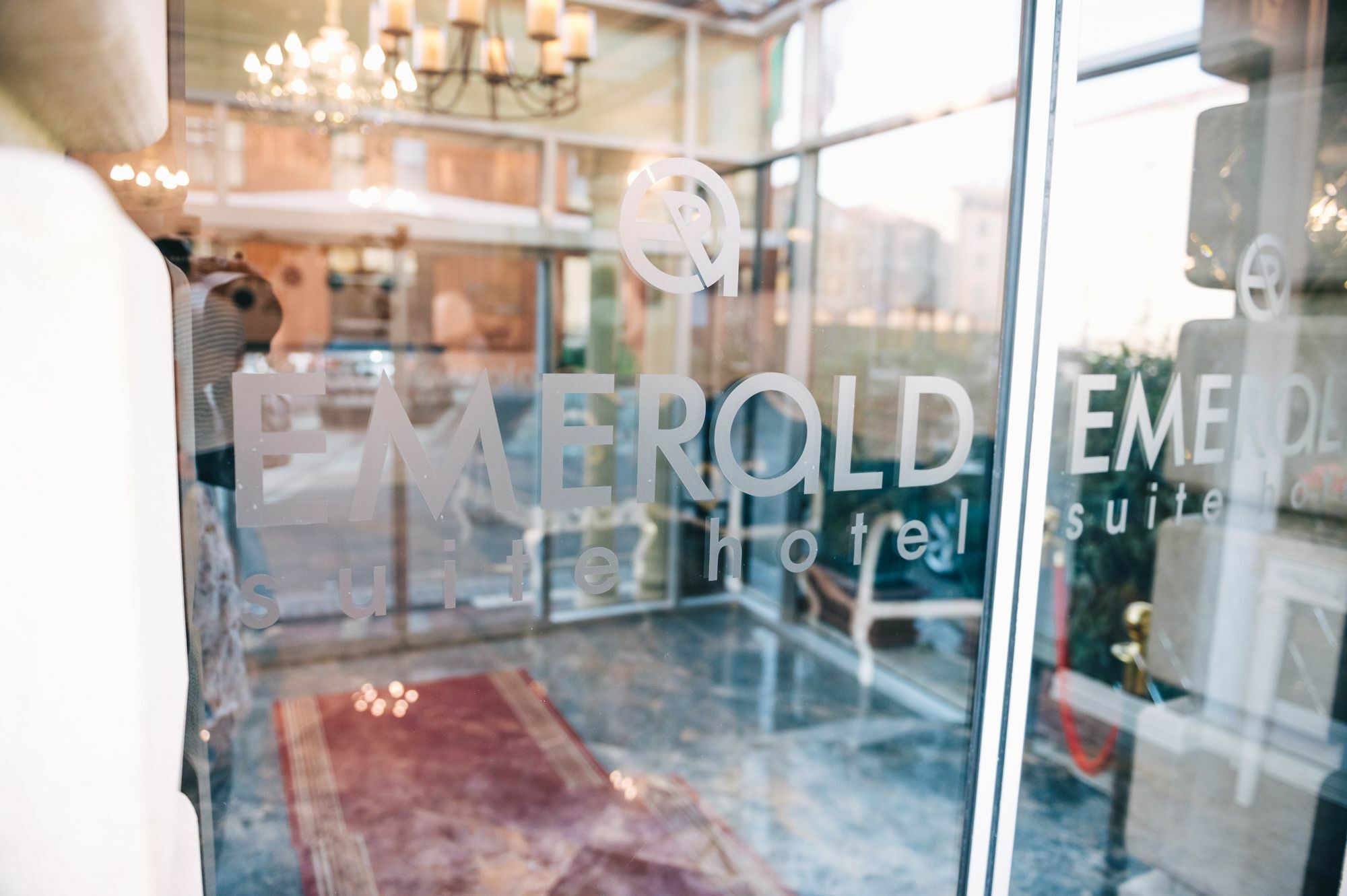 Emerald Suite Hotel Baku Exteriör bild