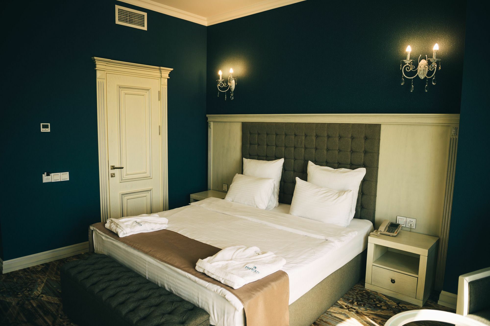 Emerald Suite Hotel Baku Exteriör bild
